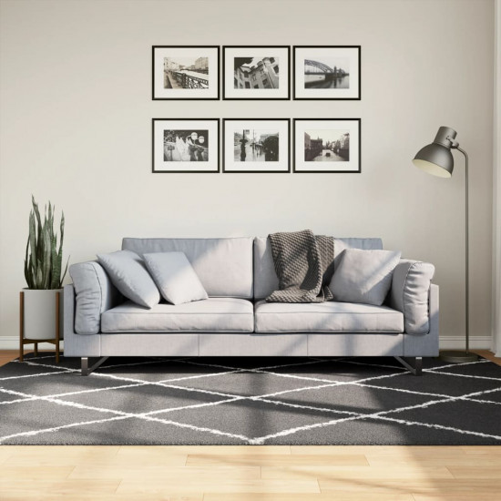 Chlpatý koberec vysoký vlas moderný čierno-krémový 160x230 cm