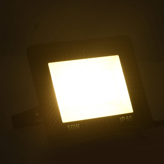 LED reflektor 50 W teplé biele svetlo