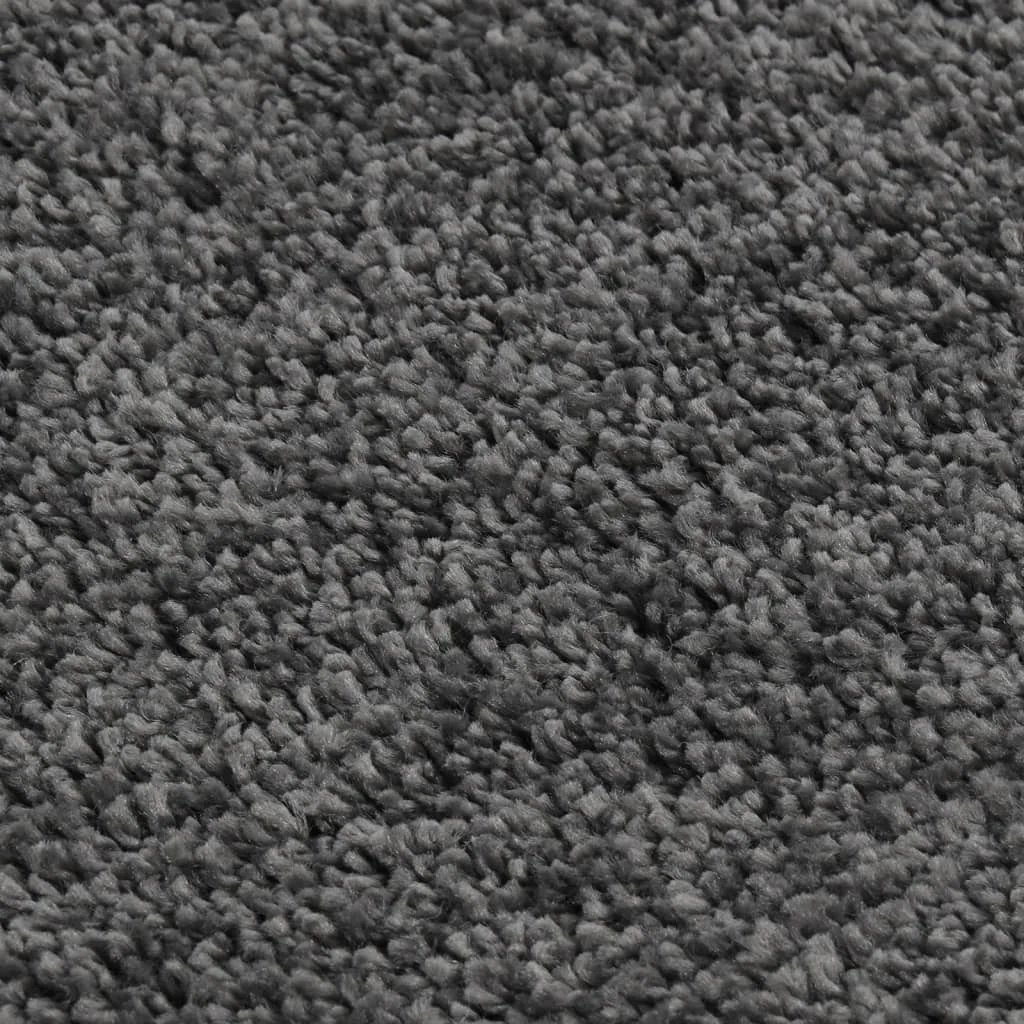 Chlpatý koberec tmavosivý 140x200 cm protišmykový